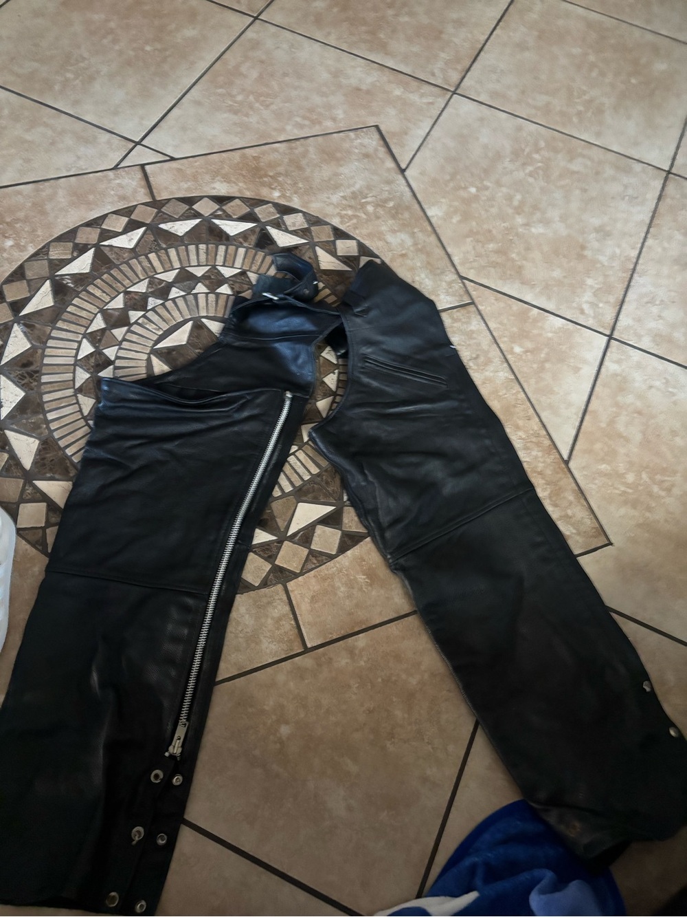 Black Leather Motorcycle Chaps with Zipper - Picture 1 of 2